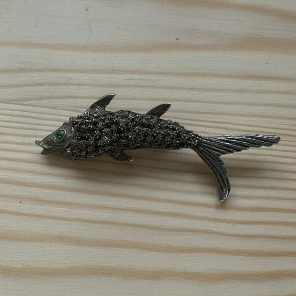 Vintage Silver Fish Brooch Pin With Textured Design & Green Gem Eye